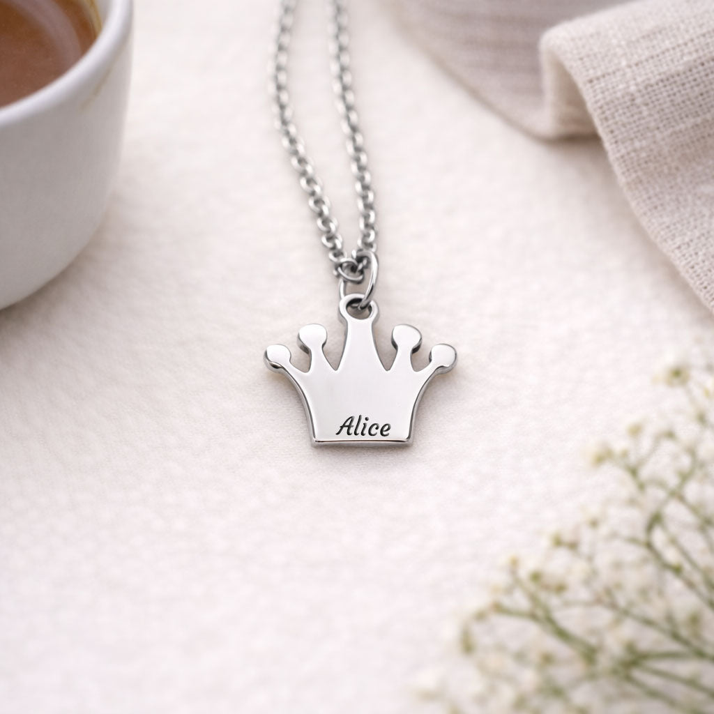  Custom Engraved Queen Pendant Gift for Daughter